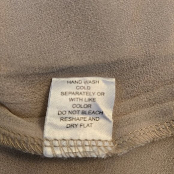 CROSBY. TAN SLEEVELESS TANK FULLY LINED VNECK SIZE LARGE LIGHTWEIGHT BEADED BOLO - Picture 9 of 11